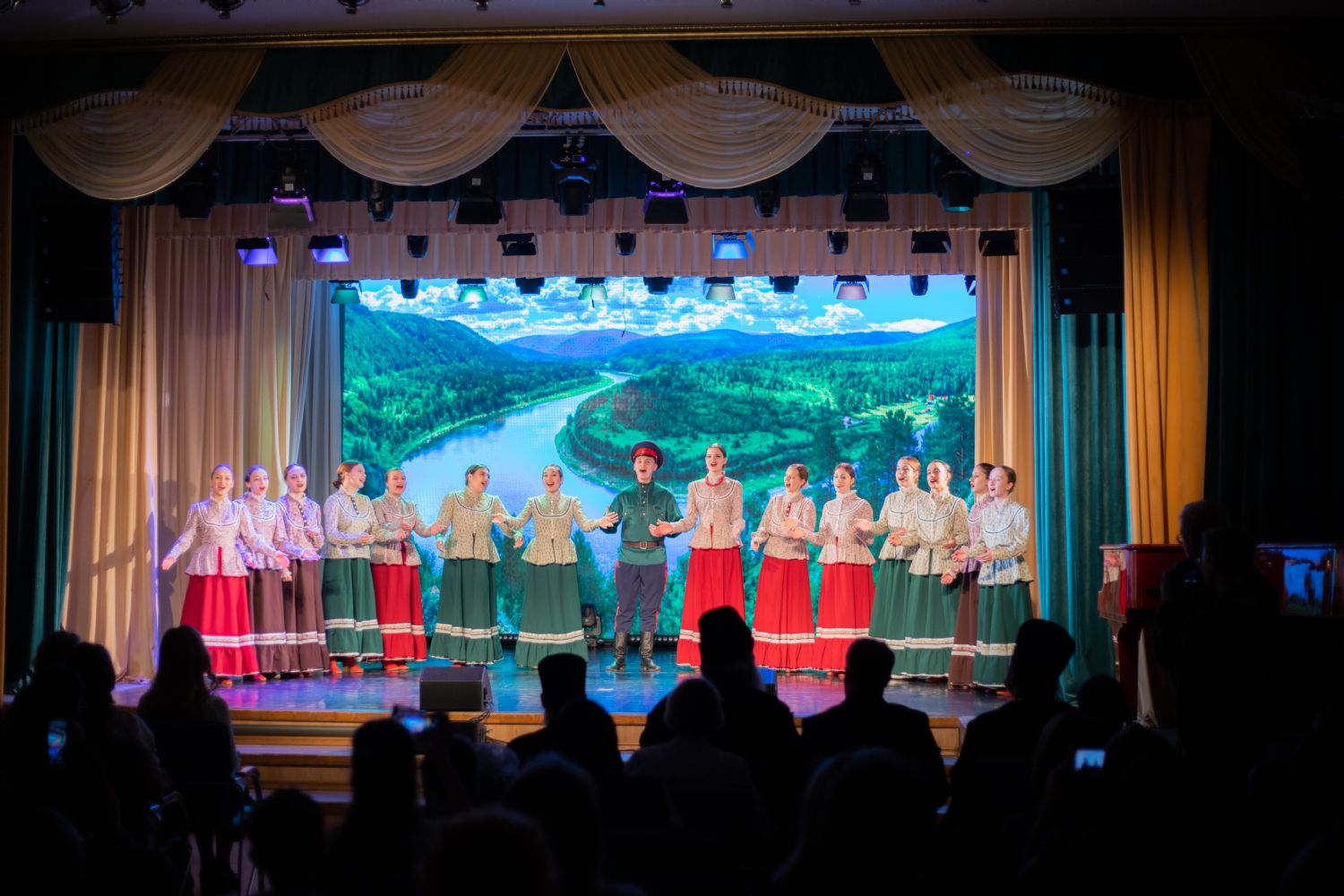 Большим гала-концертом завершились XV Макариевские образовательные чтения