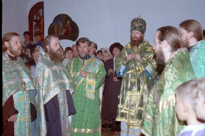 2002 год. Богослужение в Казанском храме Богородице-Алексиевского монастыря
