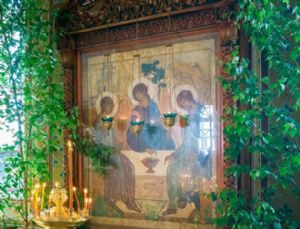 Икона Святой Живоначальной Троицы. Хранится в Пантелеимоновском верхнем приделе.