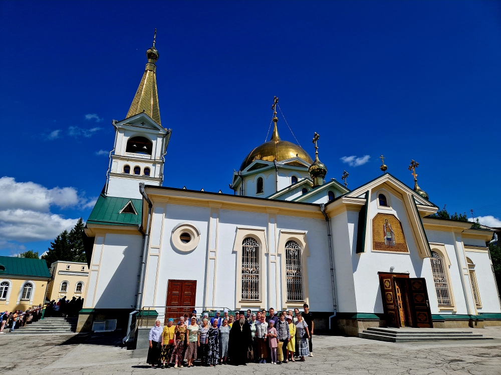 Прихожане томских храмов совершили паломничество к мощам преподобного Сергия Радонежского