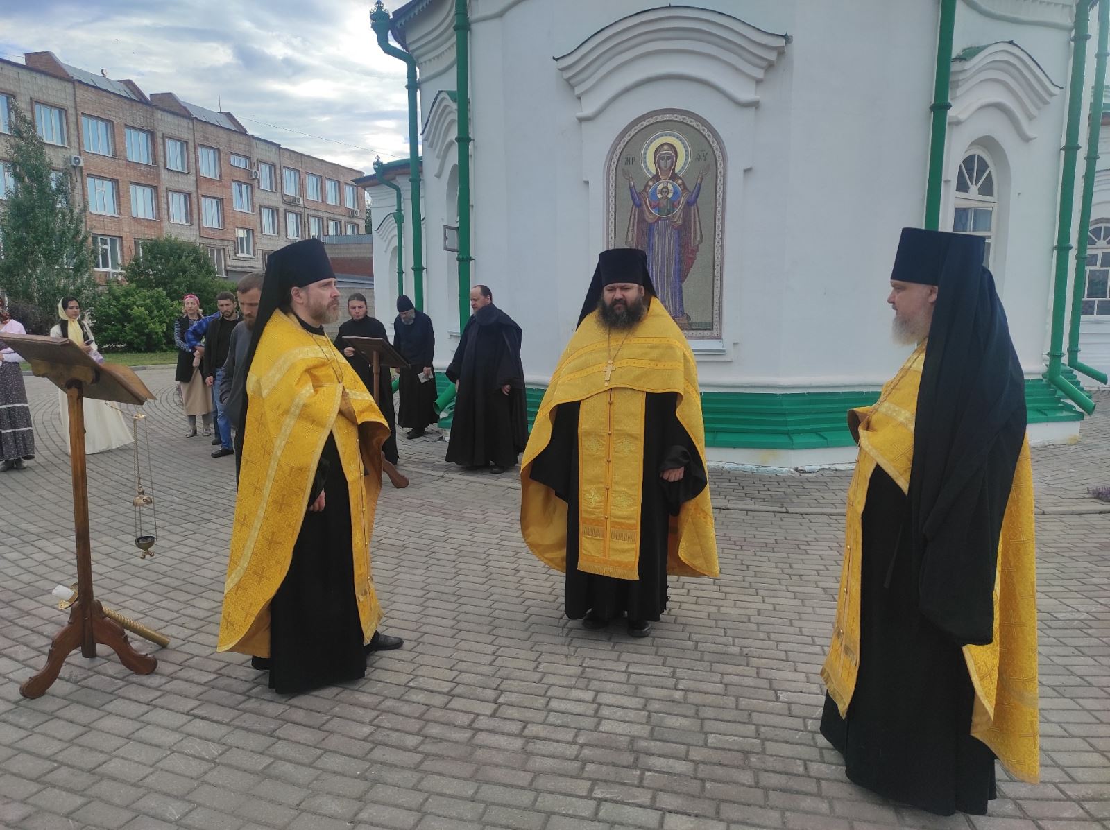 В Богородице-Алексиевском монастыре почтили память расстрелянного томского священника