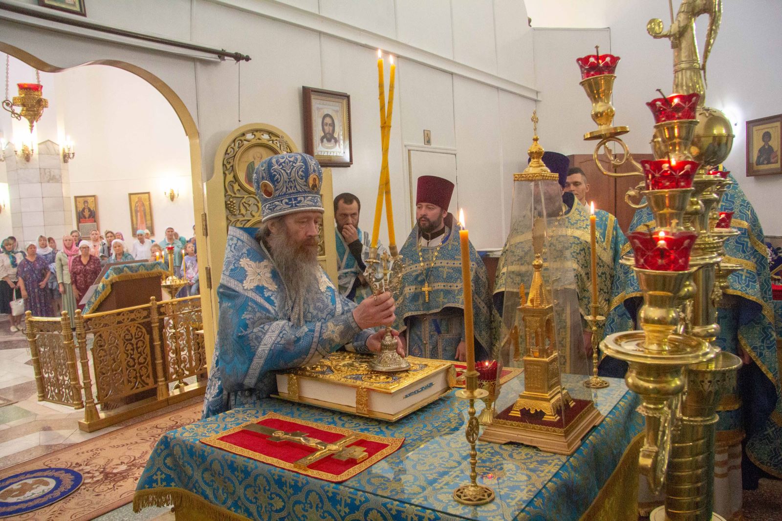 В год своего 20-летия Владимирский храм города Северска отметил престольный праздник