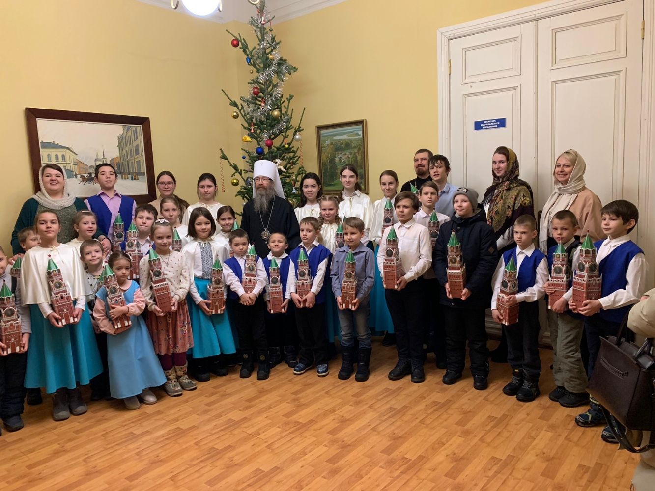 Ученики воскресной школы поздравили митрополита Ростислава с Рождеством Христовым