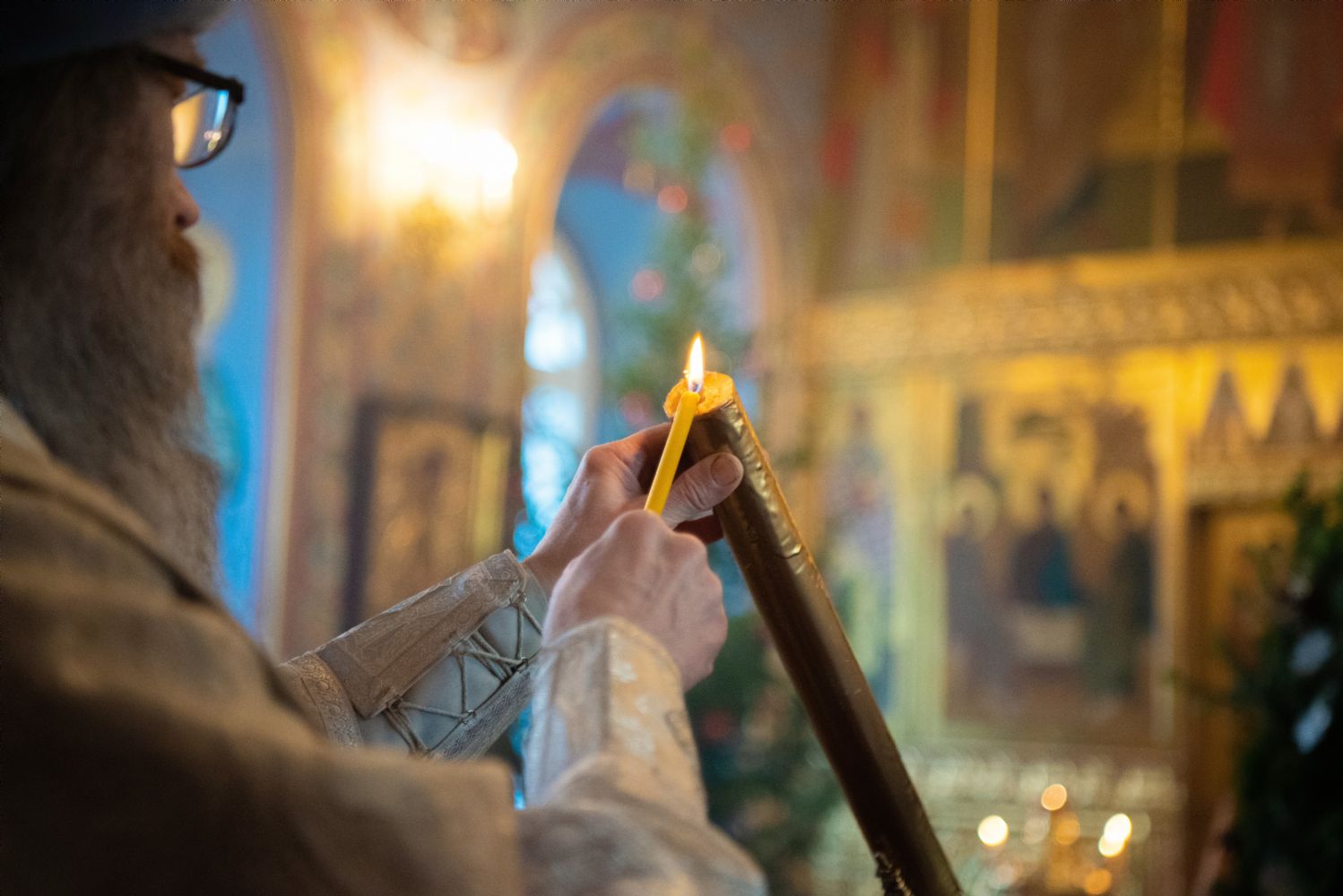 В канун Рождества Христова в Богоявленском кафедральном соборе была совершена Божественная литургия по чину святителя Василия Великого