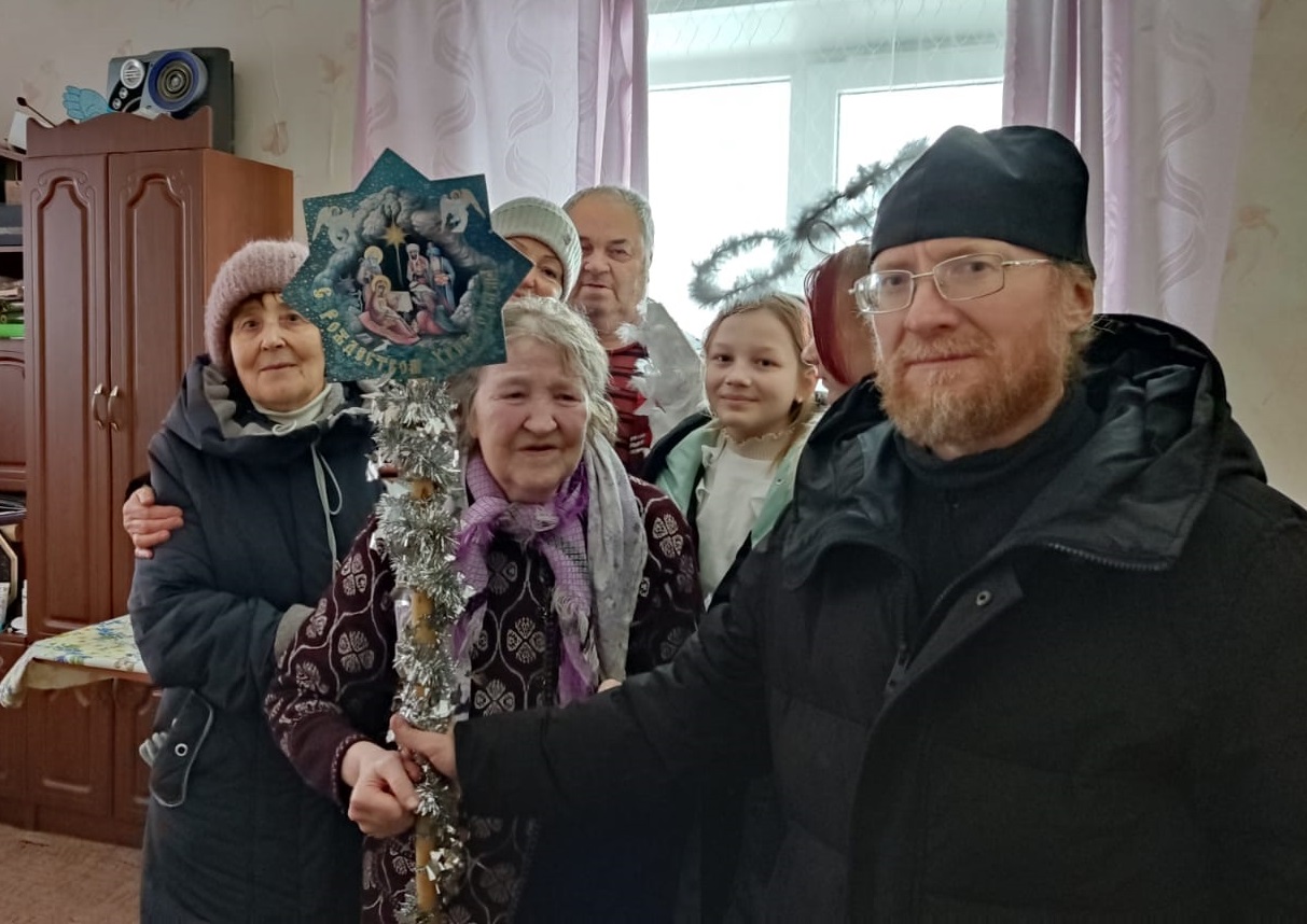 Рождественской радостью с прихожанами старшего поколения поделились приходы Томской епархии