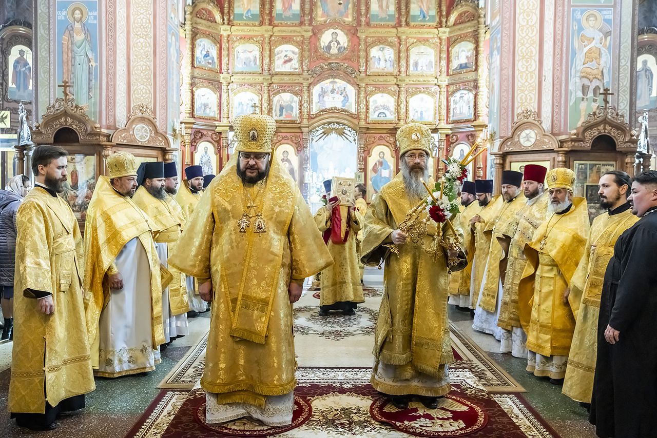 Митрополит Ростислав возглавил Божественную литургию в кафедральном соборе г. Юрга