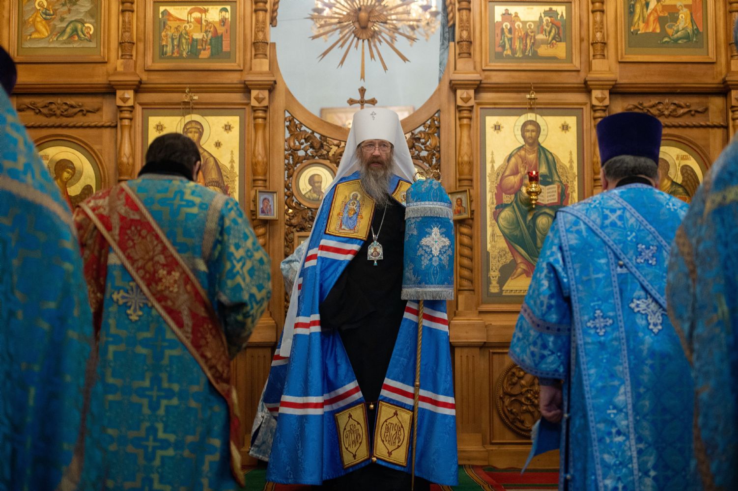 Престольные торжества в Знаменской церкви отметили архиерейским богослужением