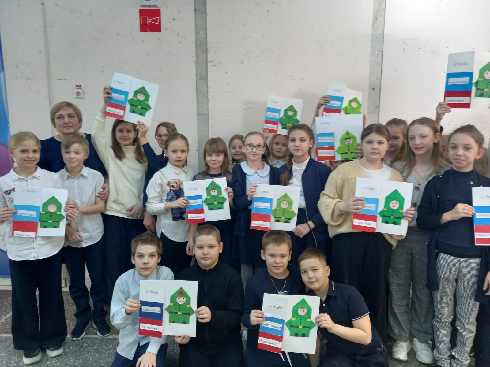 Северские школьники посетили Владимирский храм с экскурсией