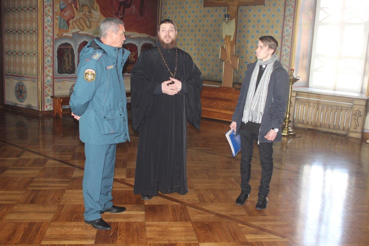 Заместитель министра МЧС России посетил с экскурсией Богоявленский собор г. Томска