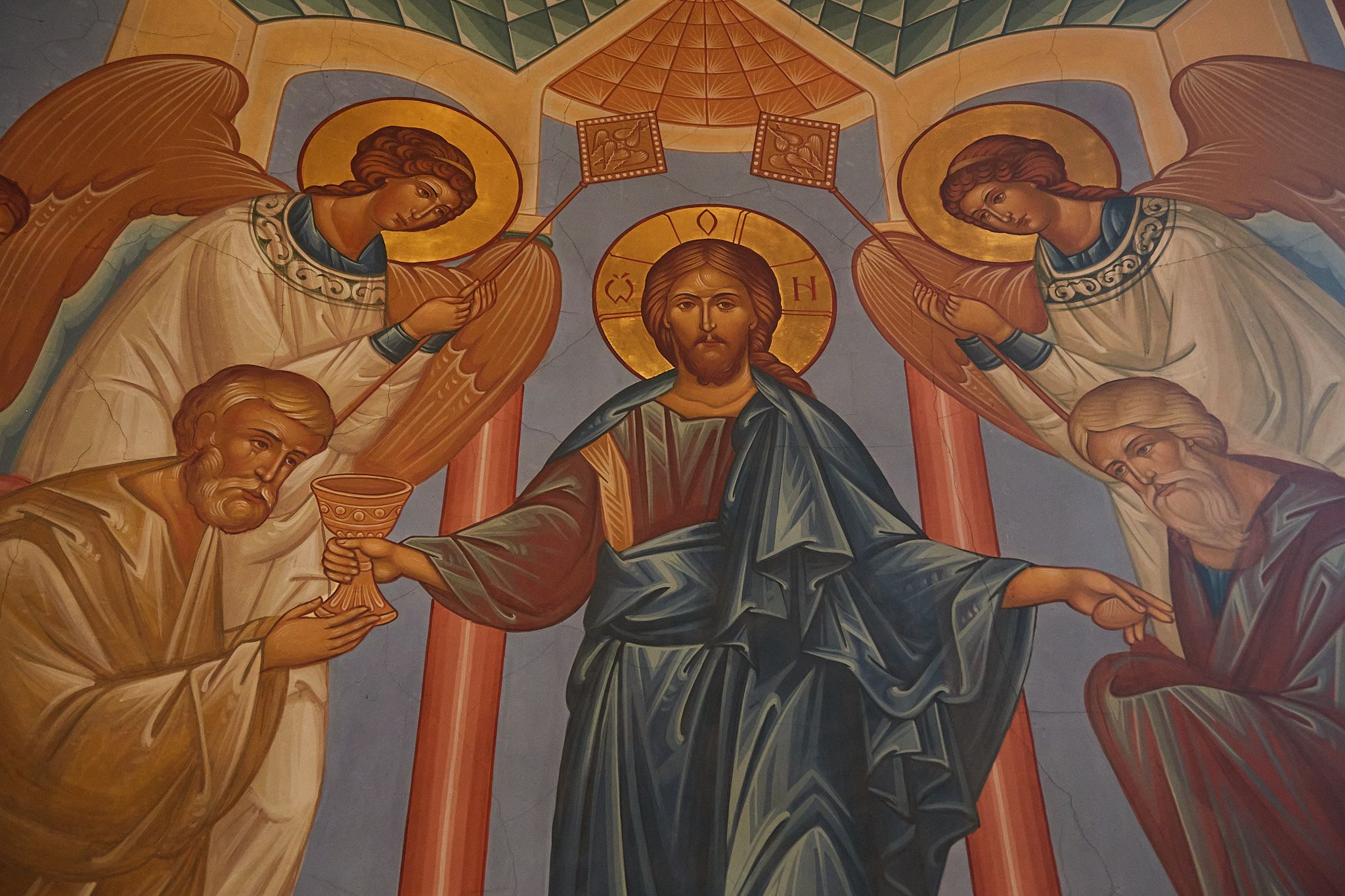 Православная Церковь празднует установление Таинства Евхаристии