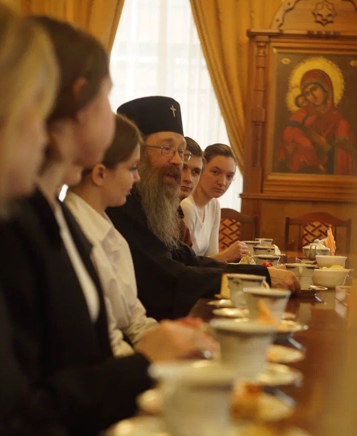 Митрополит Ростислав встретился с томской молодёжью