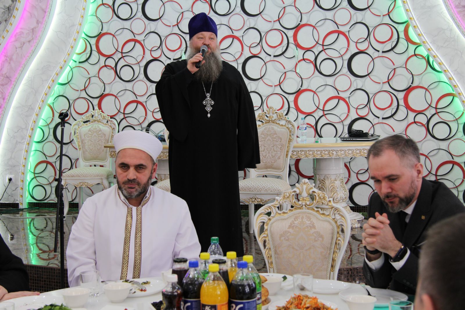 Священник поздравил мусульманские общины Томска с Ураза байрам