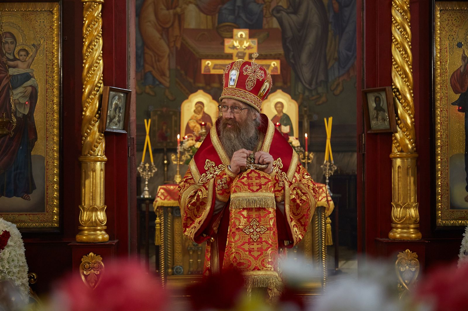 В Светлый понедельник митрополит Ростислав совершил Литургию в Петропавловском соборе г. Томска