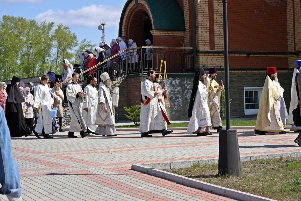 Вознесенский кафедральный собор г. Колпашево отметил престольный праздник архиерейским богослужением