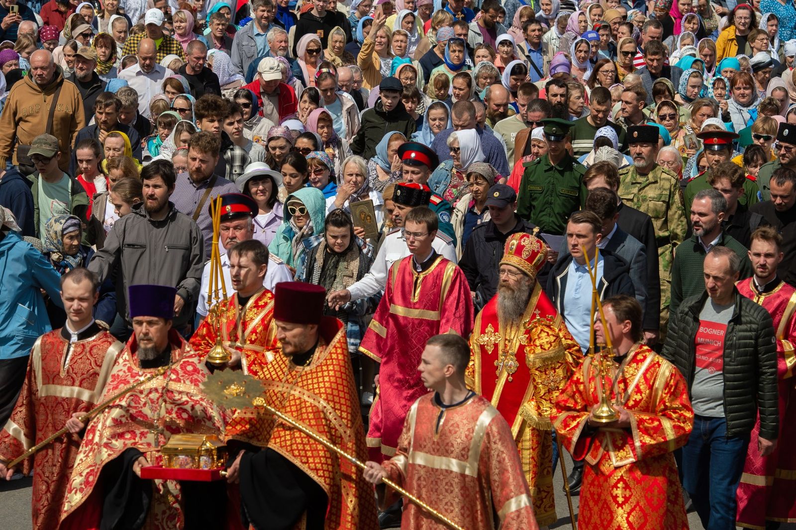 Крестный ход с мощами великомученика Георгия Победоносца прошел по улицам Томска