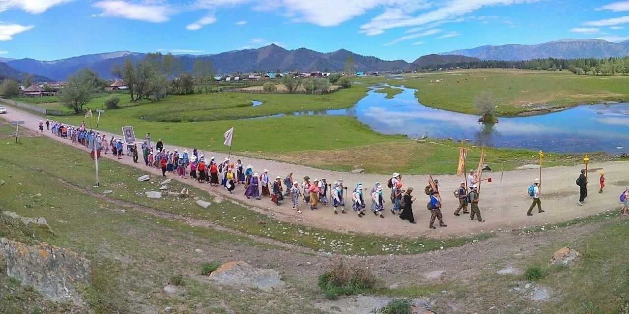 Томичи прошли крестным ходом «По стопам миссионеров Алтайских»