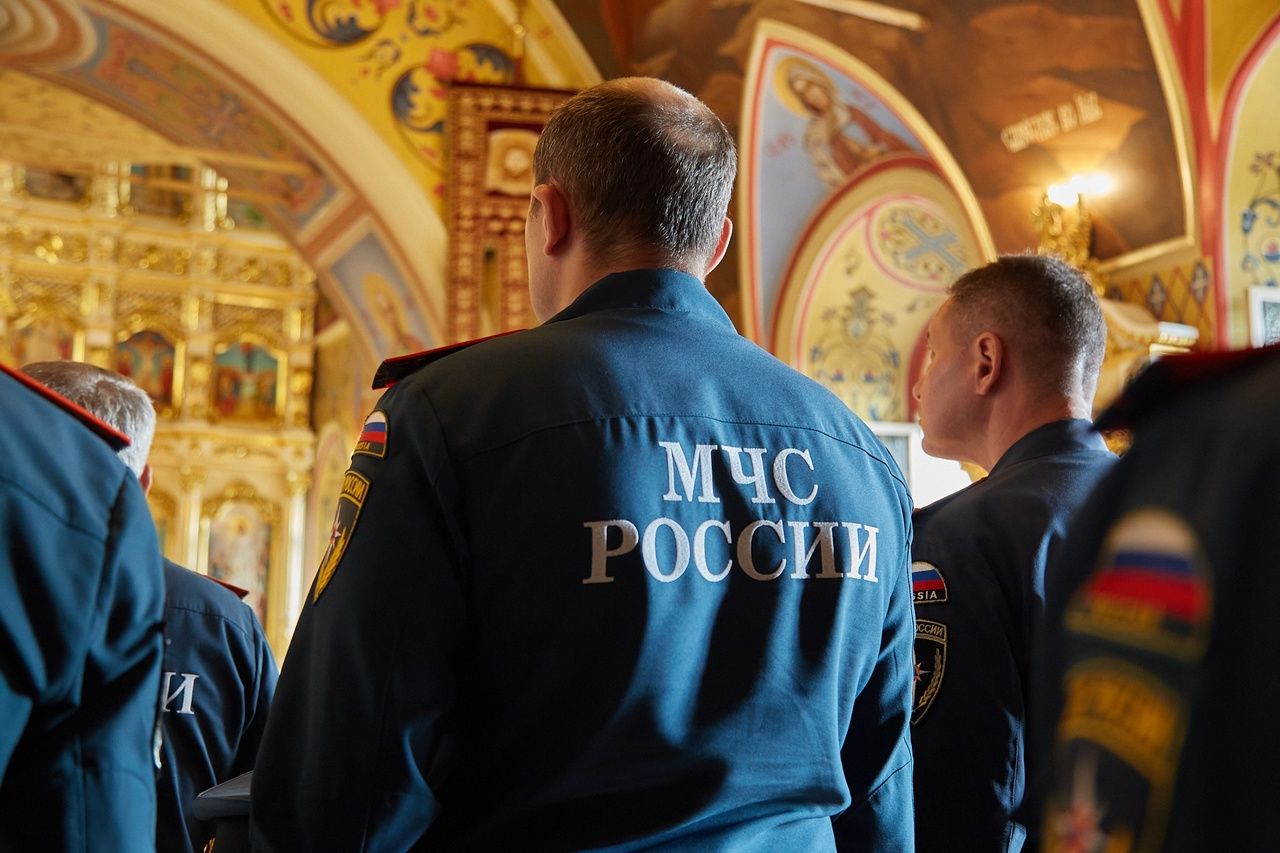 Сотрудники МЧС России приняли участие в благодарственном молебне