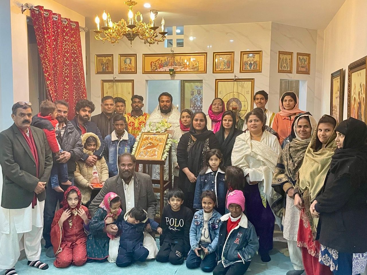 Прихожане в пакистанском Лахоре встретили Рождество Христово