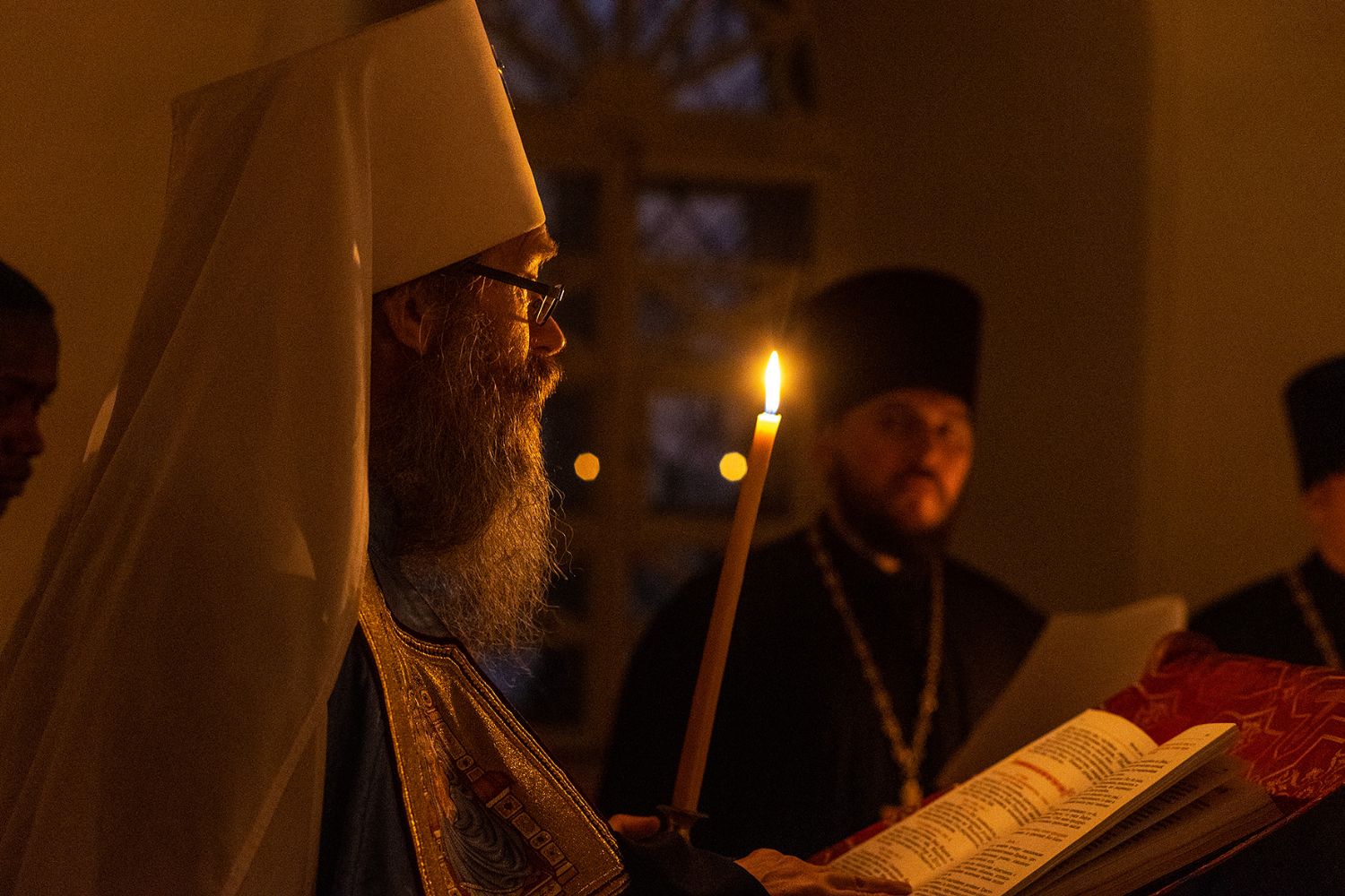 Митрополит Ростислав совершил малое повечерие с чтением канона предпразднства Рождества Христова