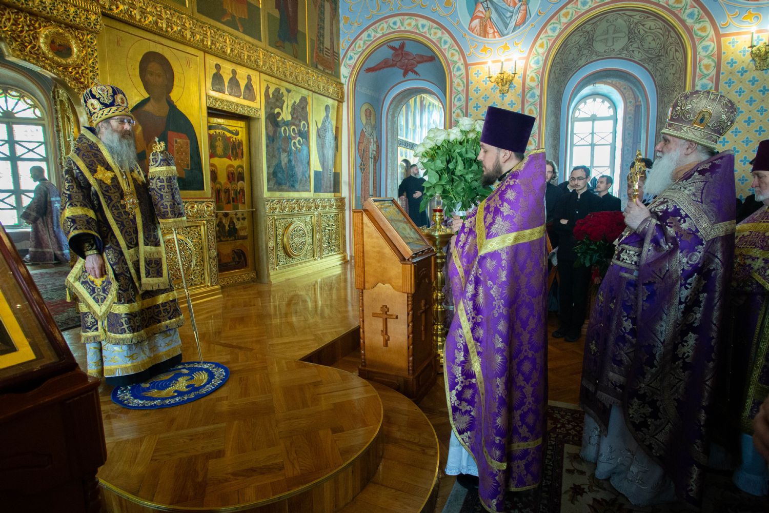 В день памяти святого покровителя митрополита Ростислава в Богоявленском соборе было совершено торжественное богослужение