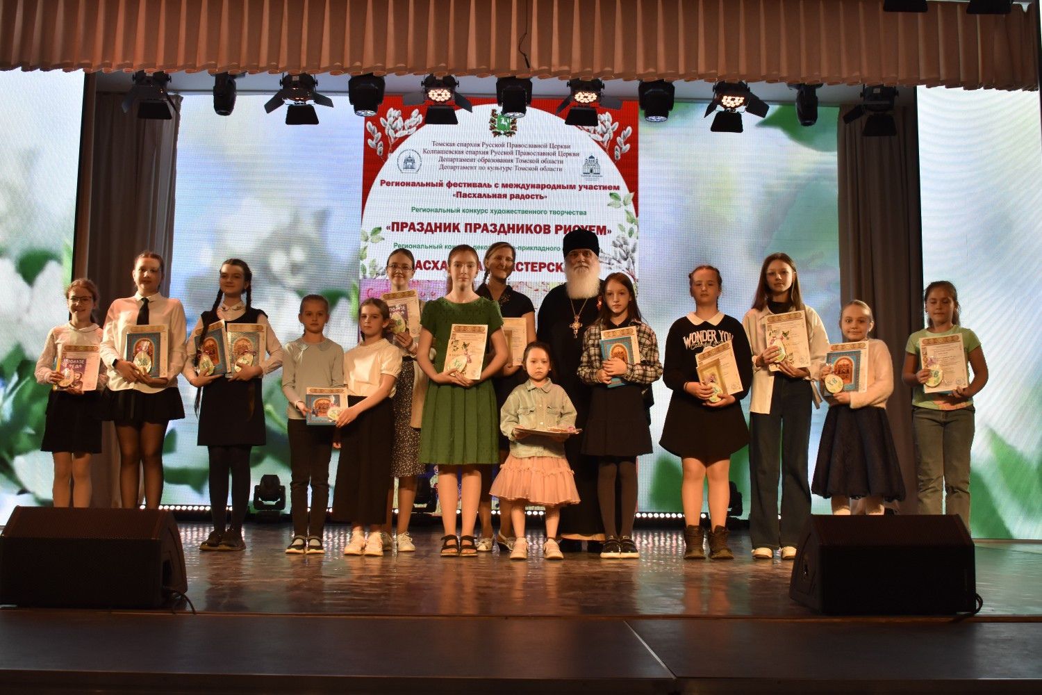 Состоялась церемония награждения лауреатов творческих конкурсов Пасхального фестиваля
