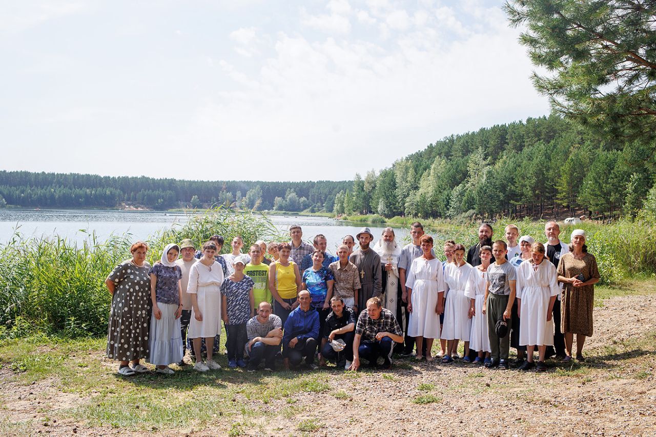 Массовое крещение было совершено на озере Лебяжьем