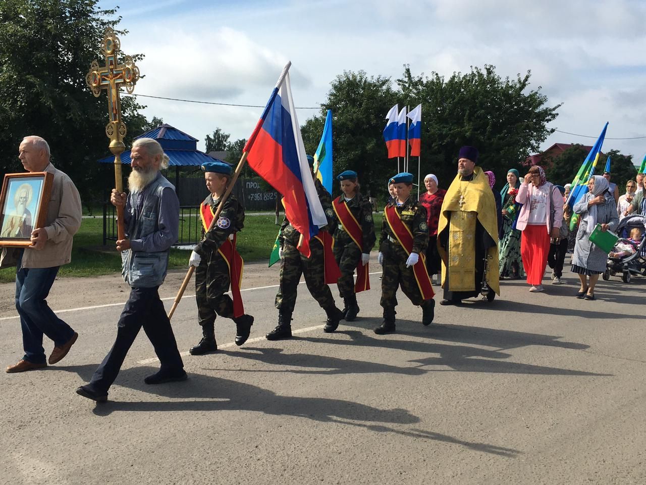 Крестный ход прошел по улицам села Первомайское в день памяти пророка Божия Илии