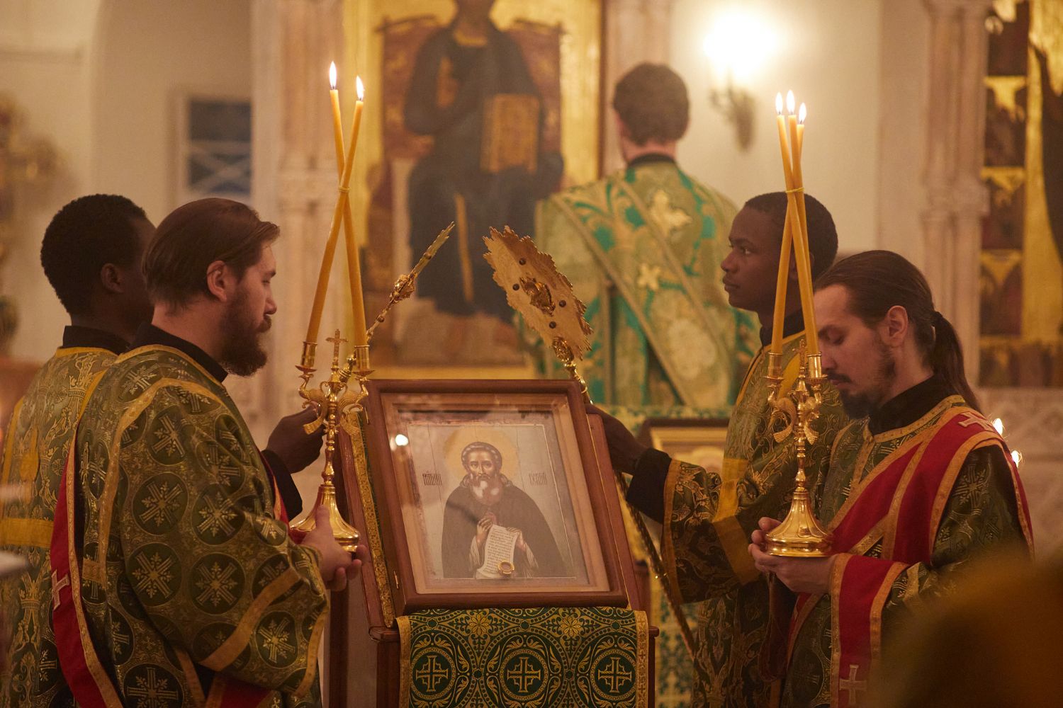 В канун дня памяти преподобного Сергия Радонежского митрополит Ростислав совершил всенощное бдение в Богоявленском кафедральном соборе