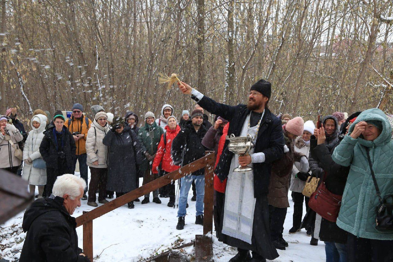 У Воскресенского родника освятили часовню-памятник