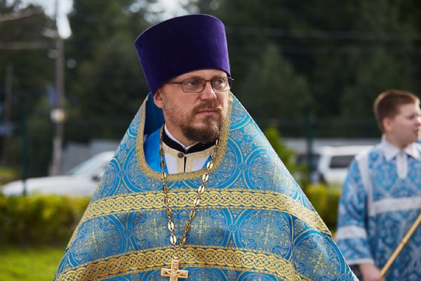 Настоятель храма иерей Александр Сидоров 