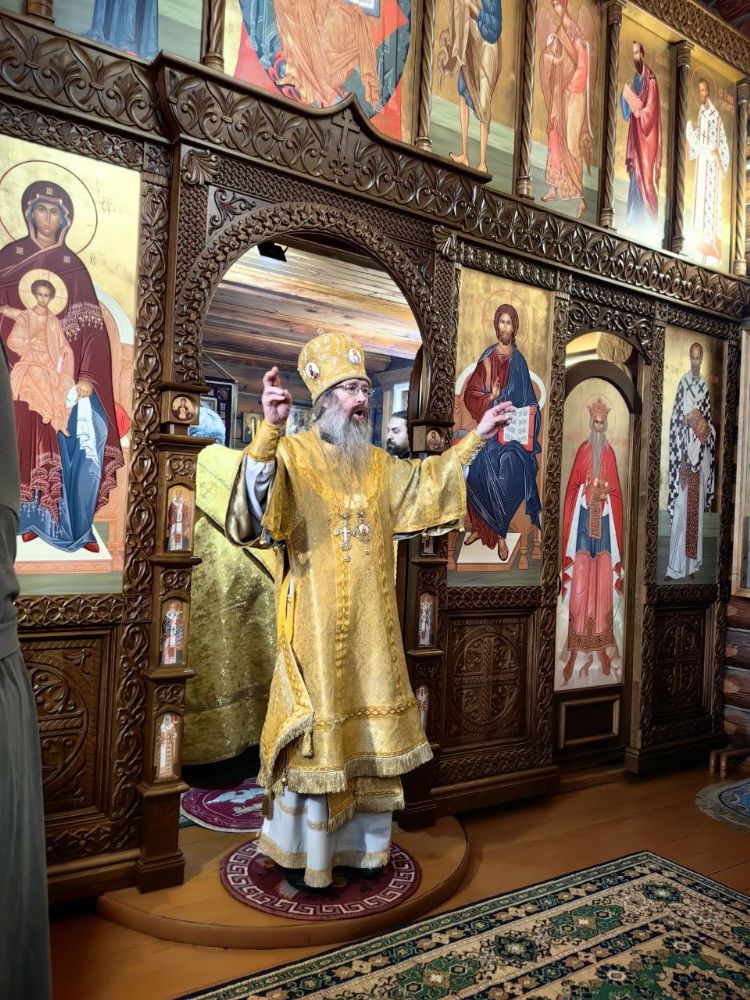 В Никольском храме п. Зональная Станция совершено архиерейское богослужение