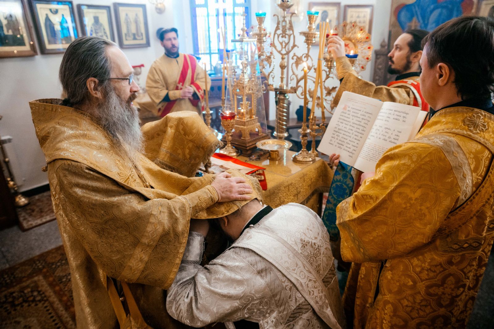 Пресвитерская хиротония была совершена в день памяти святого апостола Андрея Первозванного