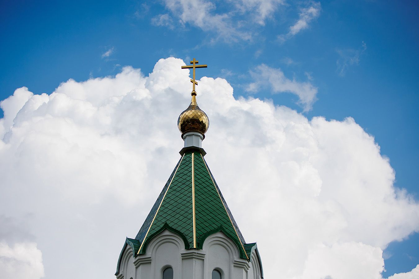 Крест засиял на новой церкви на въезде в Томске