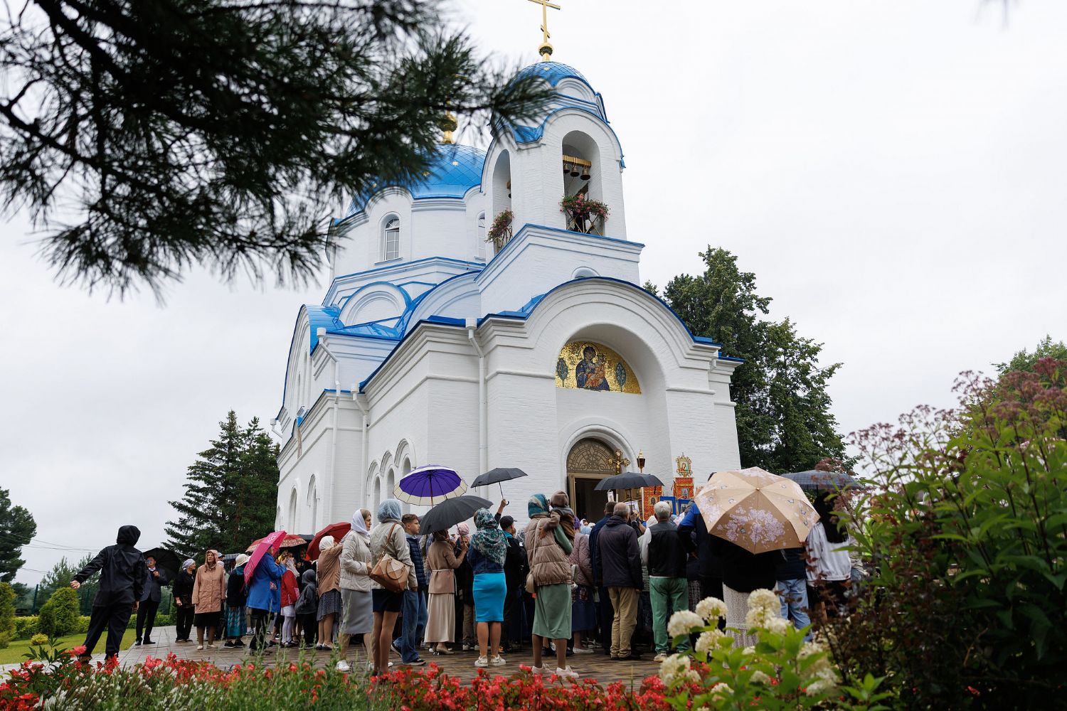 Архиерейское богослужение в храме в честь иконы Божией Матери «Неувядаемый цвет» в п. Трубачево