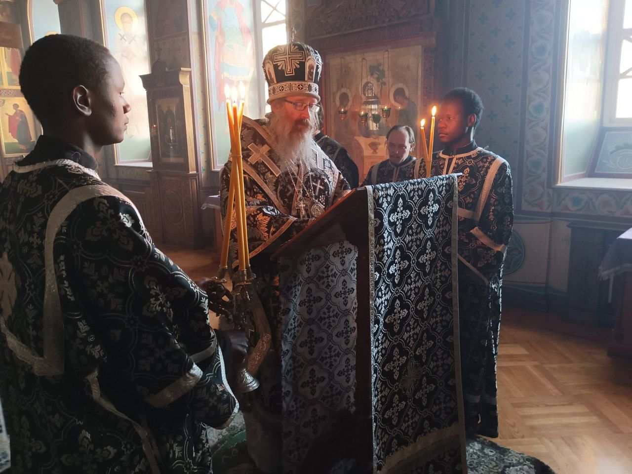 Митрополит Ростислав возглавил вторую Пассию в Богоявленском кафедральном соборе г. Томска