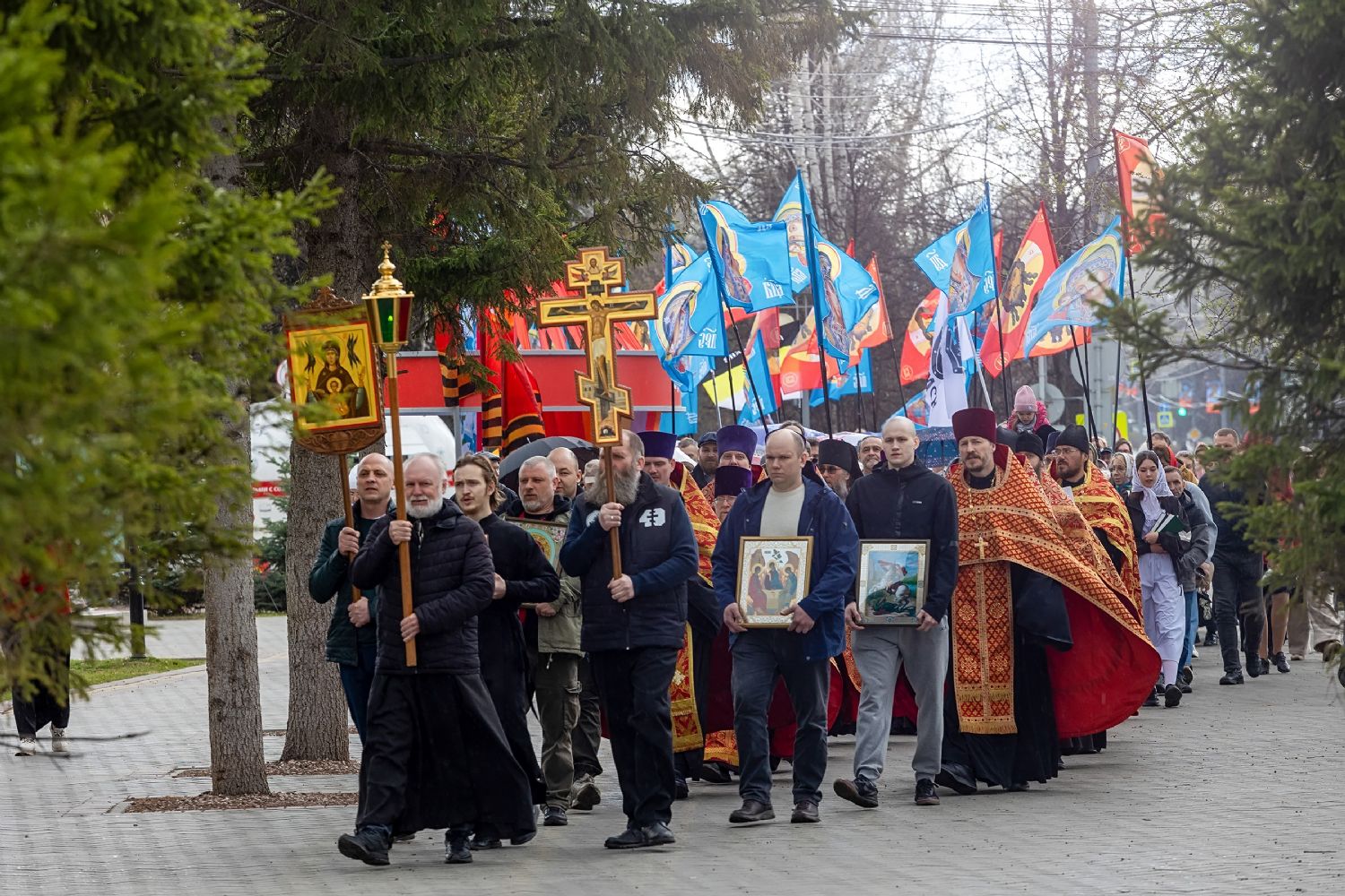 В Томске прошёл крестный ход и молебен о возрождении Троицкого собора