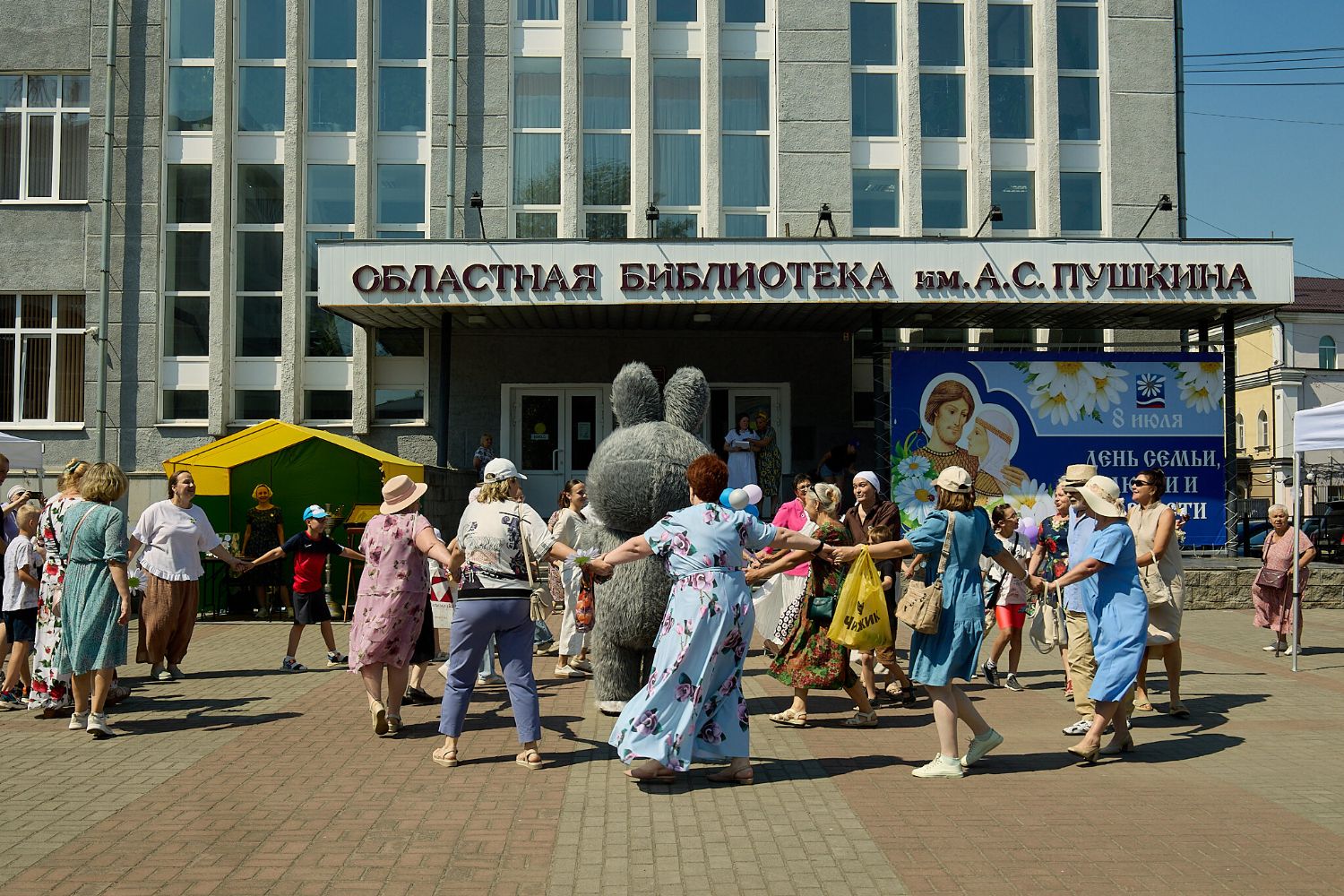 Приход Знаменского храма стал соорганизатором масштабного праздника в День семьи, любви и верности