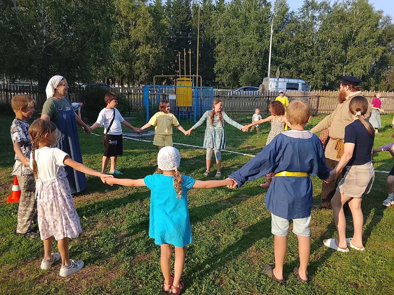 На приходах томских храмов отметили День семьи, любви и верности